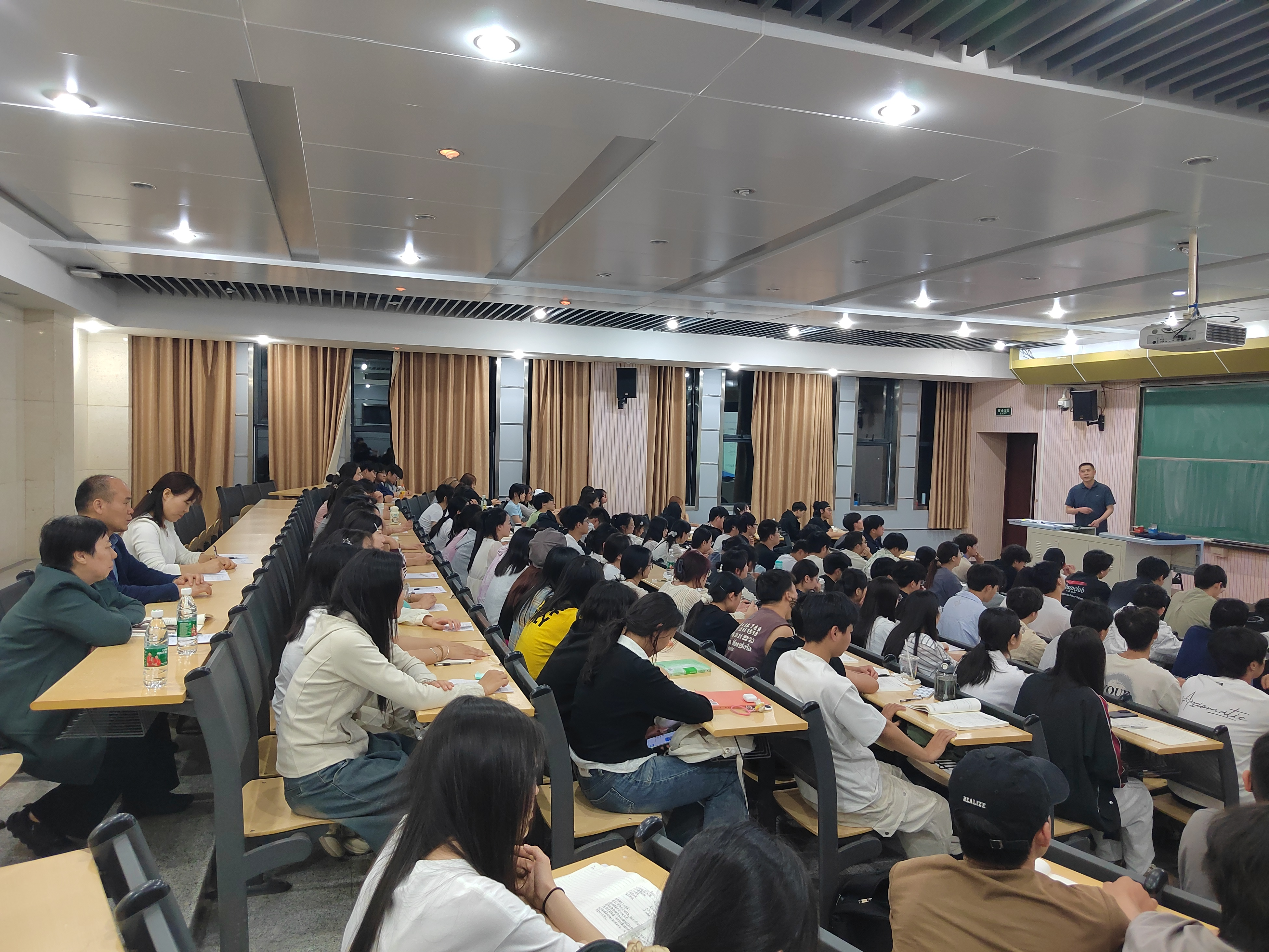 图片2.png 图片2.png